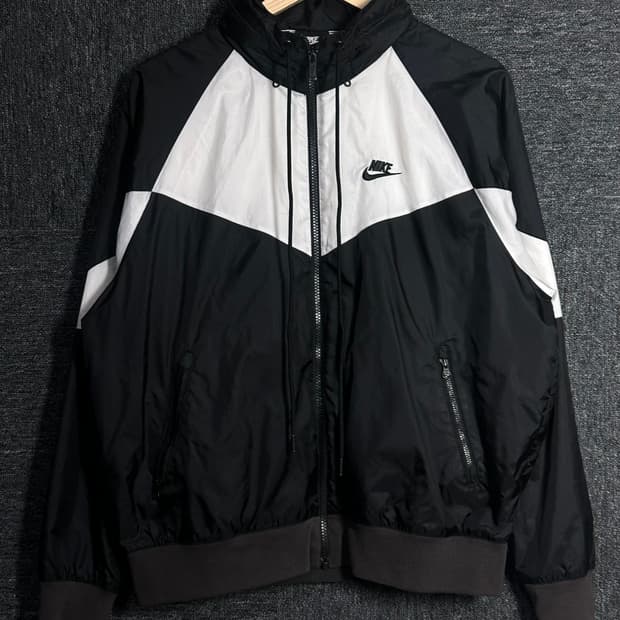 나이키 바람막이 M 블랙/화이트