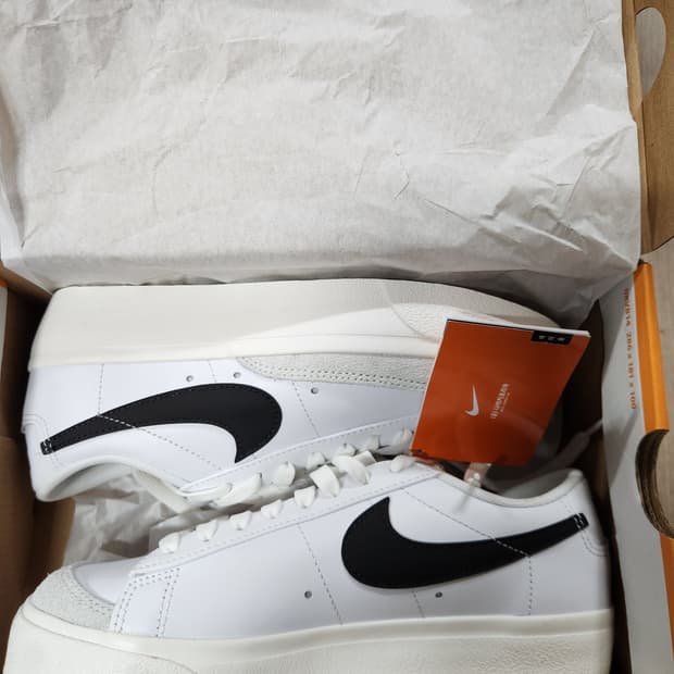 나이키 블레이저 로우플랫폼 DJ0292 240사이즈