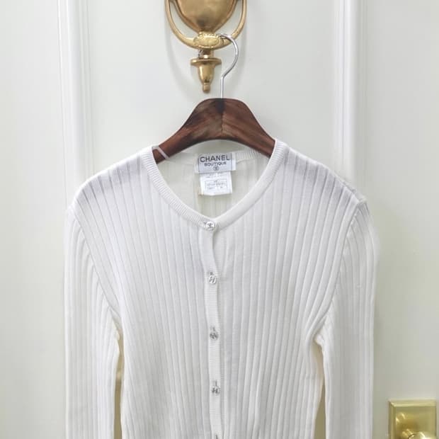 샤넬 부티크 화이트 가디건
