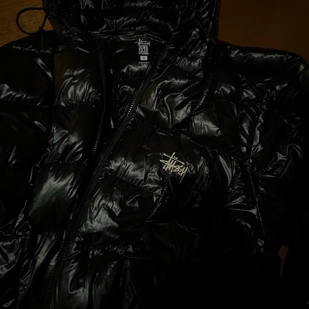 스투시 후드퍼퍼블랙 경량패딩