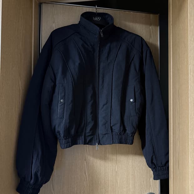 [46] 엘무드 벌키 크롭 봄버 자켓