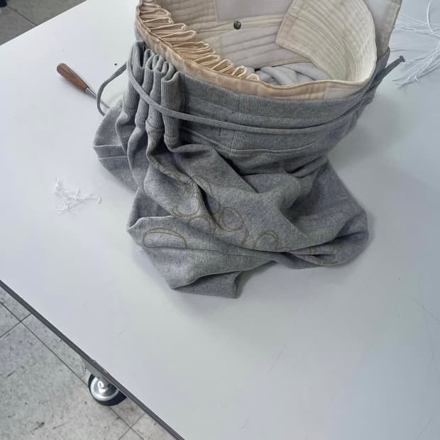 울리카 상투스 curtain jersy pants -grey