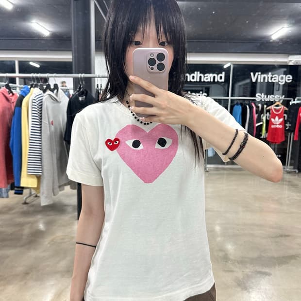 플레이 꼼데가르송 핑트 하트 프린팅 반팔 티셔츠