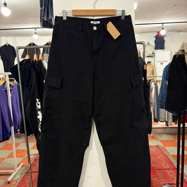 블랙 카고바지