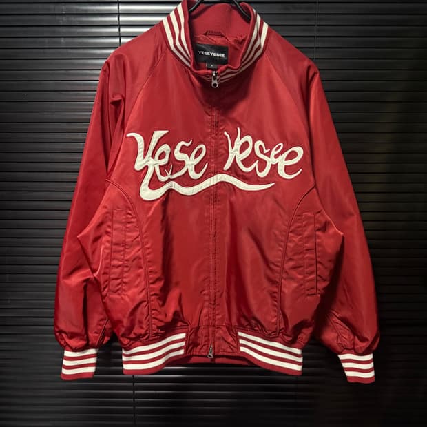 예스아이씨 yeseyesee 레드 버건디 하이넥 스타디움 야구 바시티점퍼