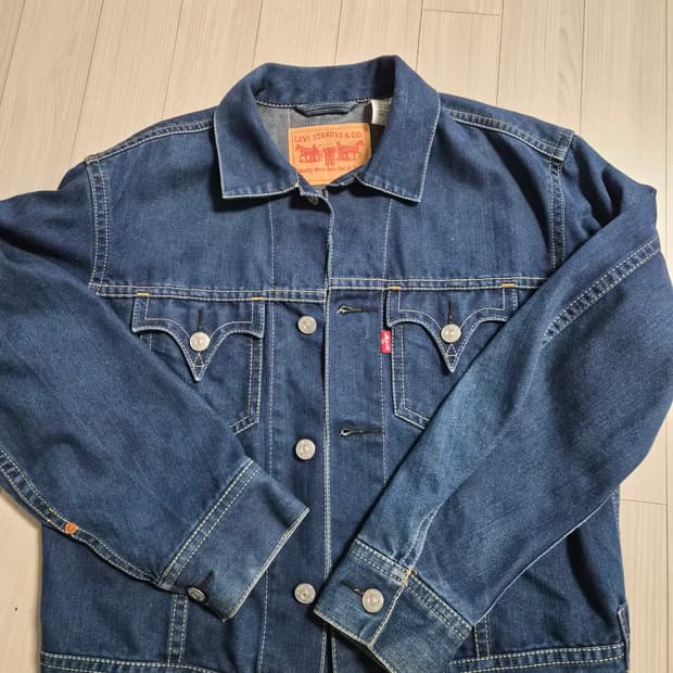 리바이스 타입 1 아이코닉 데님 트러커 자켓입니다.