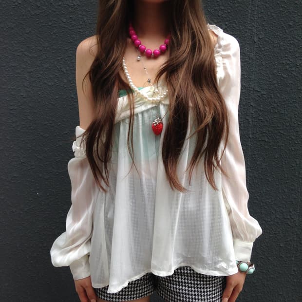 Back Lettering Shirred Blouse