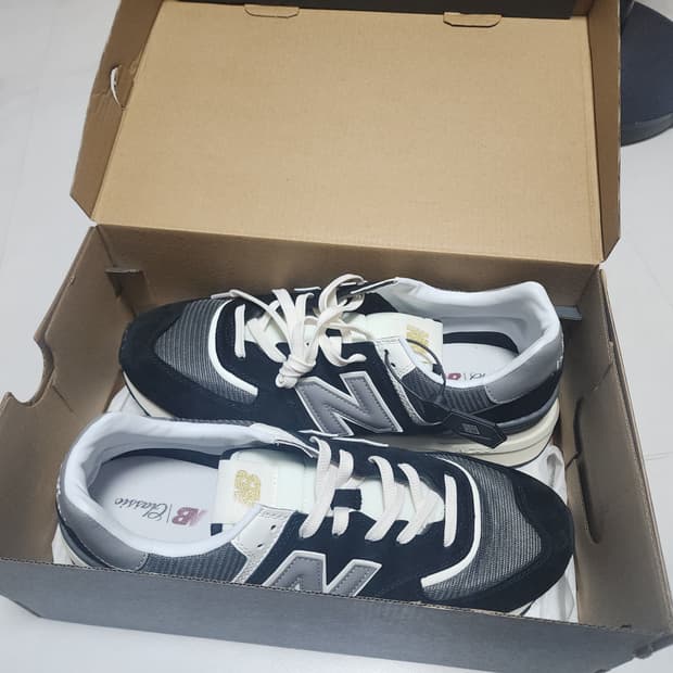 [새상품] 뉴발란스 574 레거시 블랙 300
