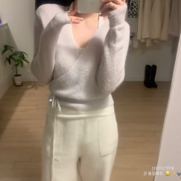 (새상품)누아누아 레오 모헤어 랩 니트