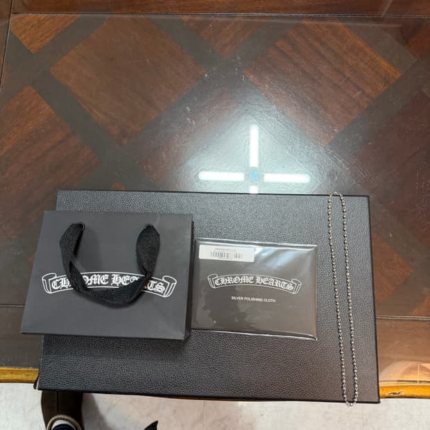 크롬하츠 정품 크로스볼체인목걸이 18인치  국내 해외 수량한정판 팝니다.