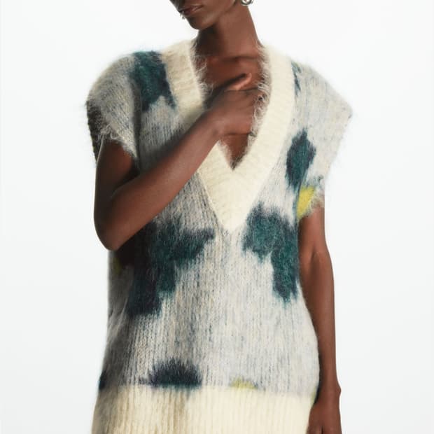 COS  코스 모헤어 브이넥 니트 베스트 라지 신형