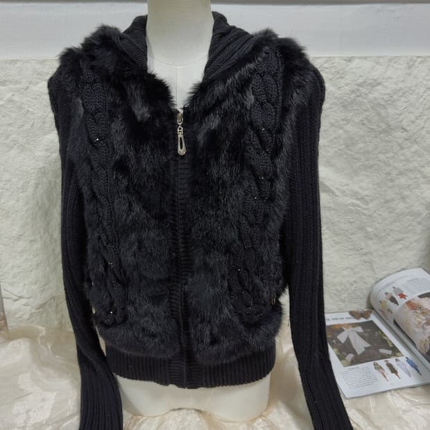 빈티지 블랙 큐빅 꽈배기 토끼털 니트자켓 후드집업