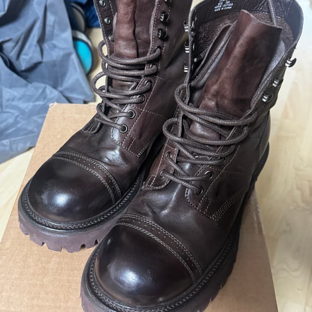 야세 코만도솔 홀스하이드 부츠 브라운