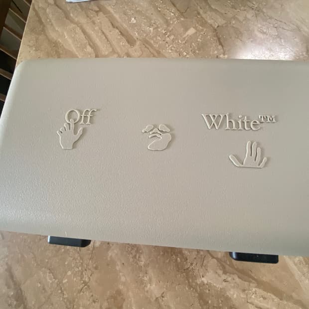 오프화이트 아모레퍼시픽