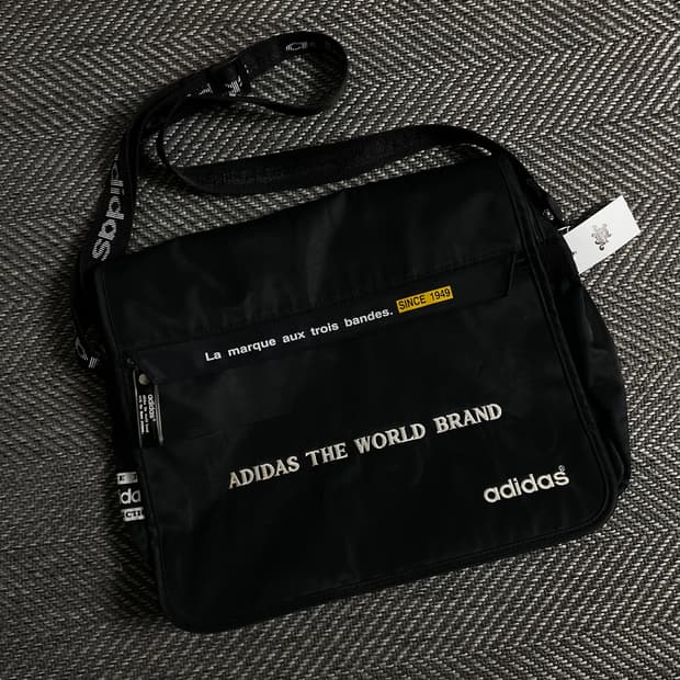 00s 아디다스 올드스쿨 스펠아웃 크로스백y 3651