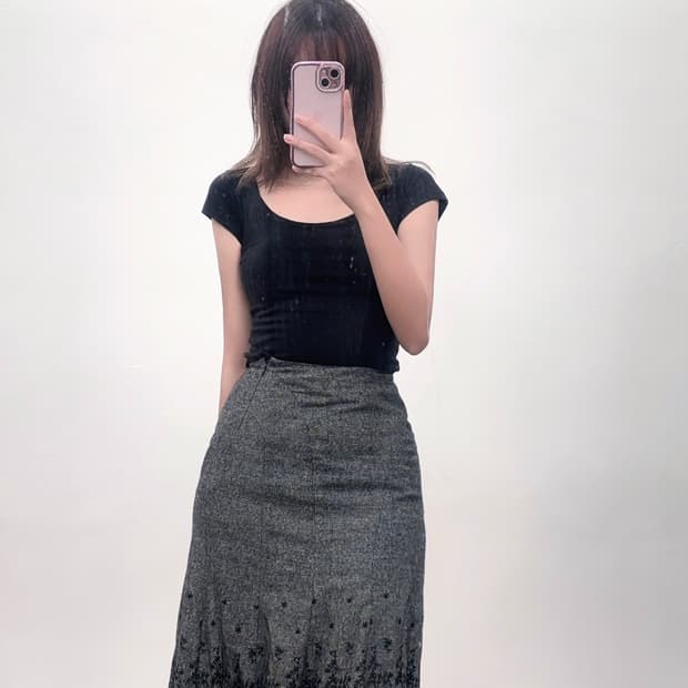 공겜여주 고딕풍 자수 미디 스커트