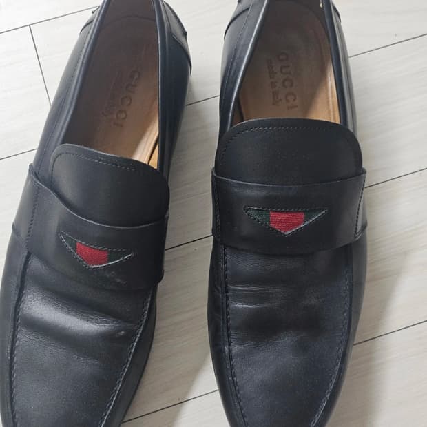 구찌 로퍼 7사이즈 260