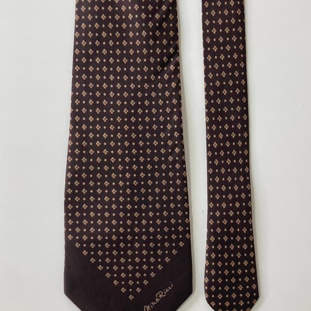 니나리치 넥타이
