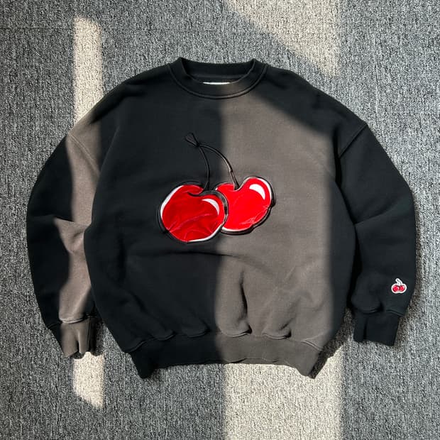 키르시 블랙 빅체리 맨투맨