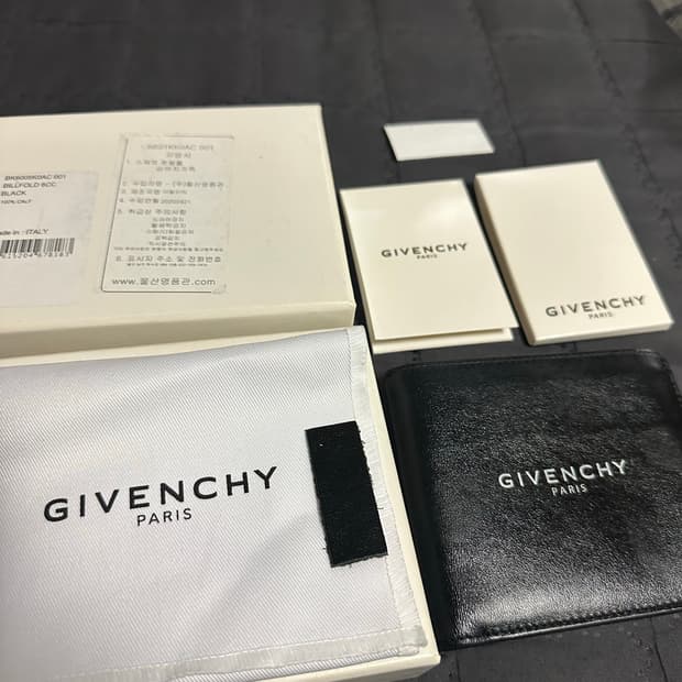 지방시 레터링로고 블랙 반지갑 (OS)