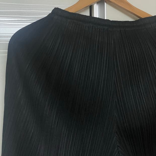 PLEATS PLEASE by ISSEY MIYAKE