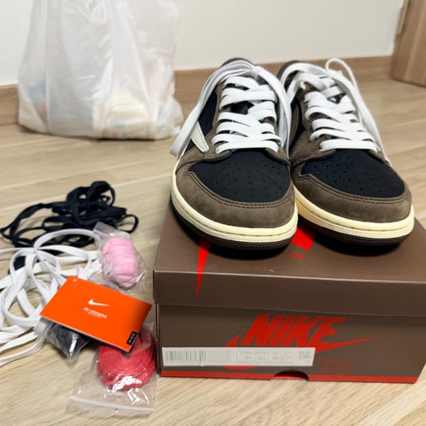 조던1 로우 x 트레비스 스캇