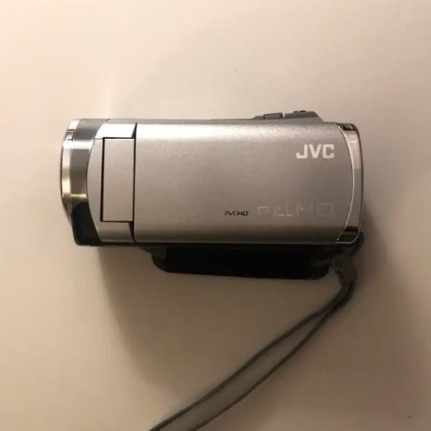 캠코더 JVC GZ-HM133