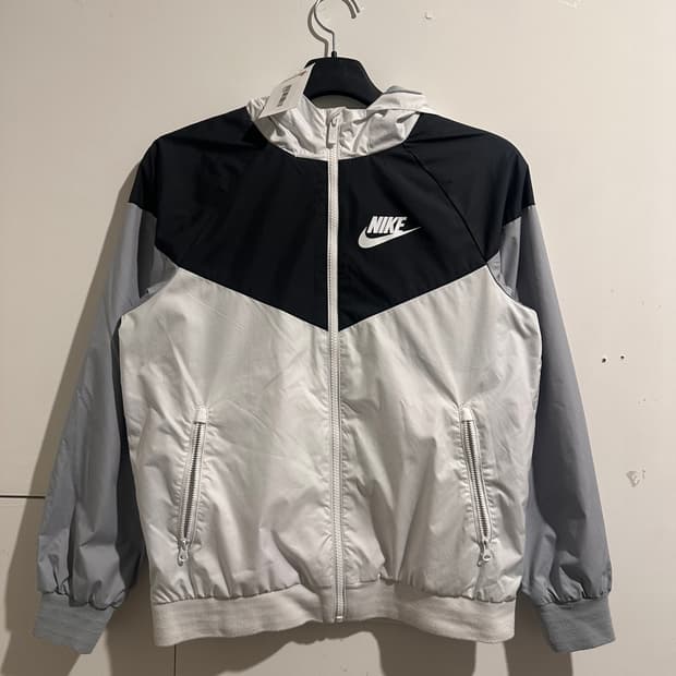 나이키 블랙/화이트 바람막이