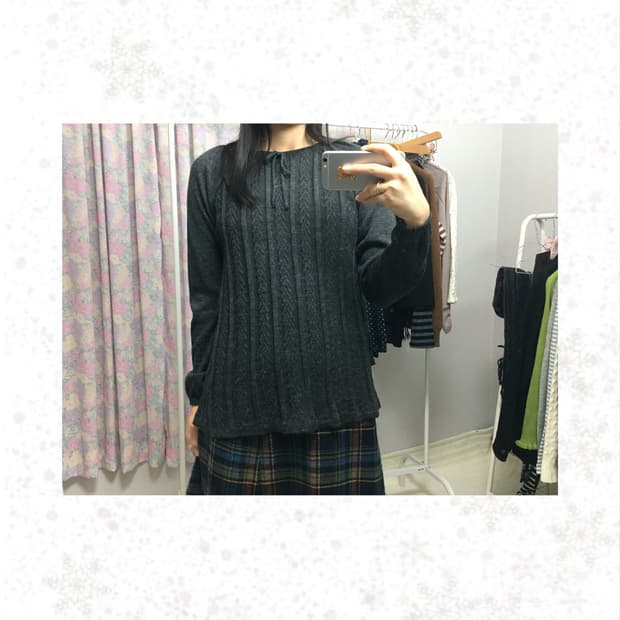 다크 그레이 긴소매 니트