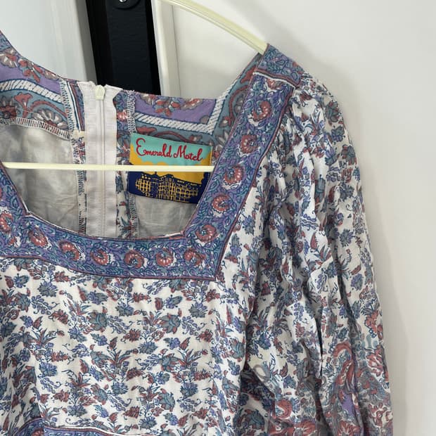 에메랄드 모텔 빈티지 플라워 원피스