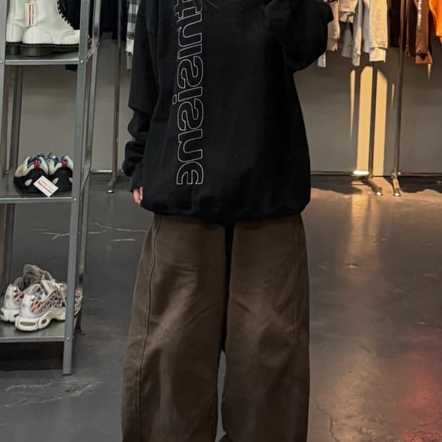 디스이즈네버댓 스펠로고 블랙 맨투맨 A3394