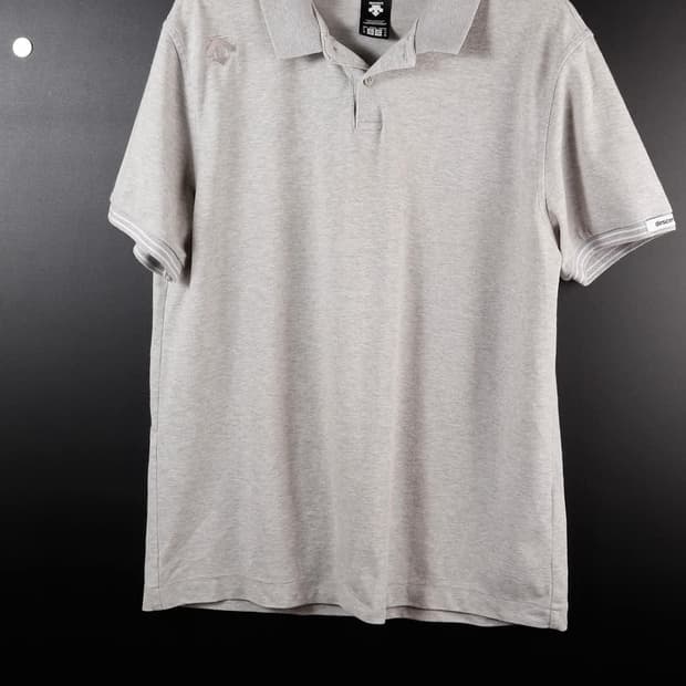 데상트 회색 카라티