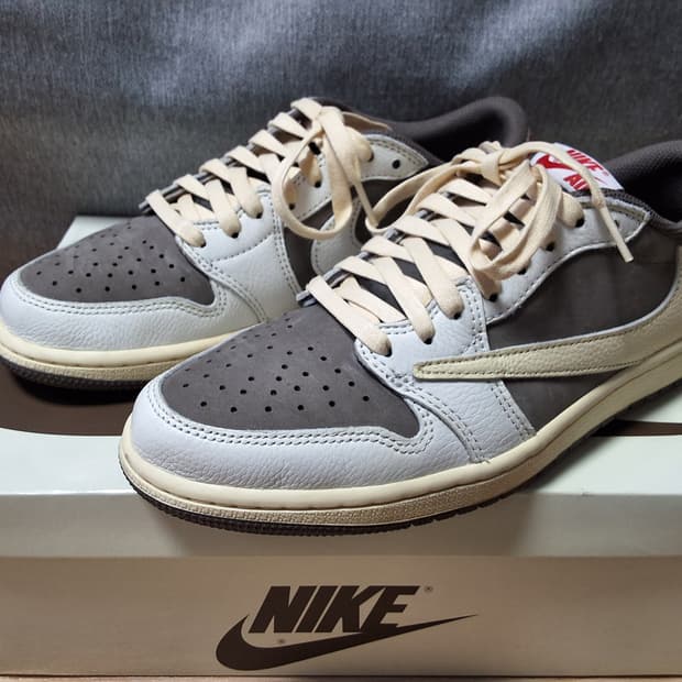 나이키 에어 조던1 트래비스 스캇 리버스모카 265