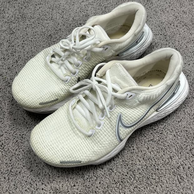 (260) 나이키 줌X 인빈시블 런 플라이니트 2 화이트 메탈릭 실버