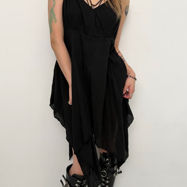 블랙 언발 미디 원피스 