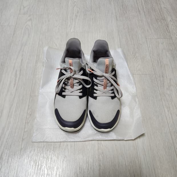 디스커버리 운동화 230mm