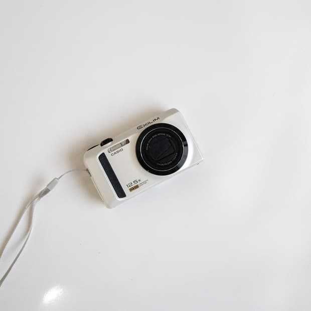 Casio Exilim Ex-ZR300 / 빈티지 디지털 카메라