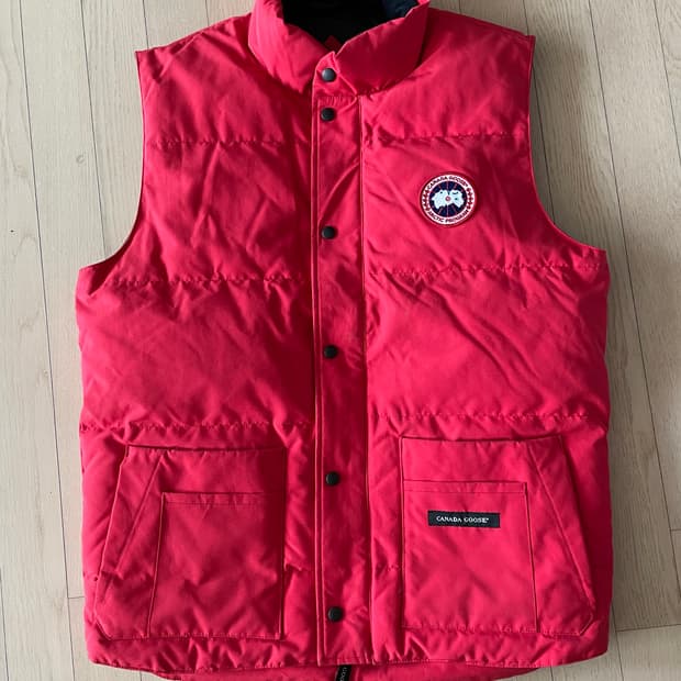 캐나다구스 레드 패딩 베스트