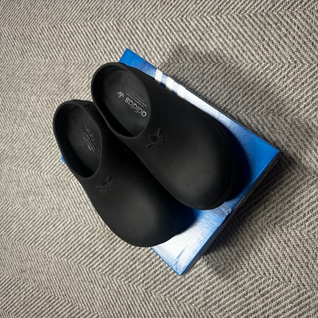 아디다스 아디폼 스탠 뮬 W255