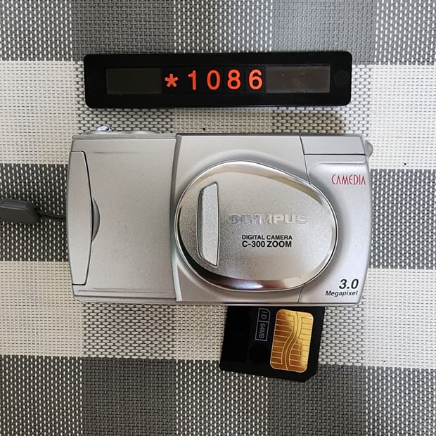 올림푸스 카메디아 C-300 줌 디지털카메라 AA건전지