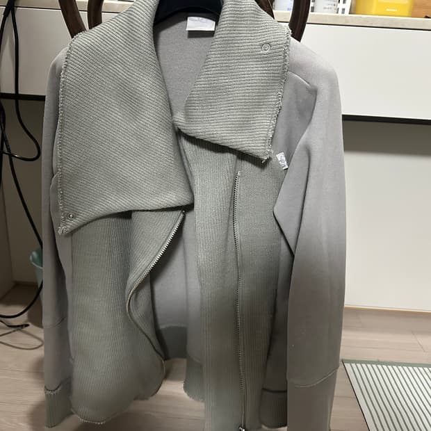 스컬프터 하이넥 니트 집업 