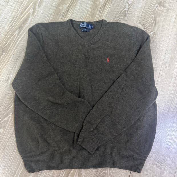 폴로 카키색 니트 