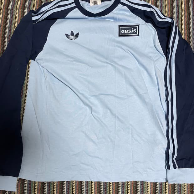 오아시스 아디다스 티
