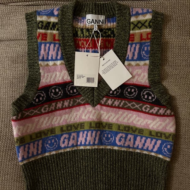 (새상품) GANNI 가니 그래픽 브이넥 니트 베스트 XS