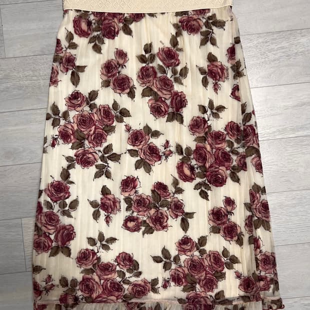 레스트로즈 장미 미디스커트 모리걸 고딕