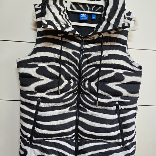 아디다스 여성 지브라패턴 패딩 조끼