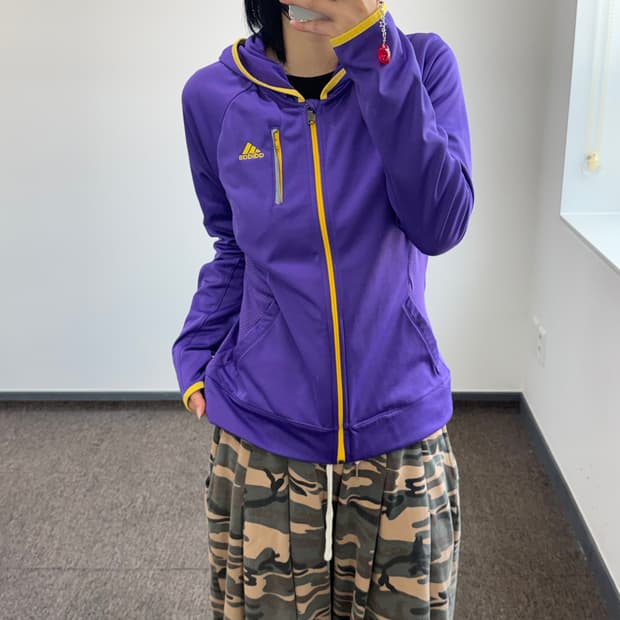 Adidas 퍼플 삼각로고 옐로우 포인트 후드티