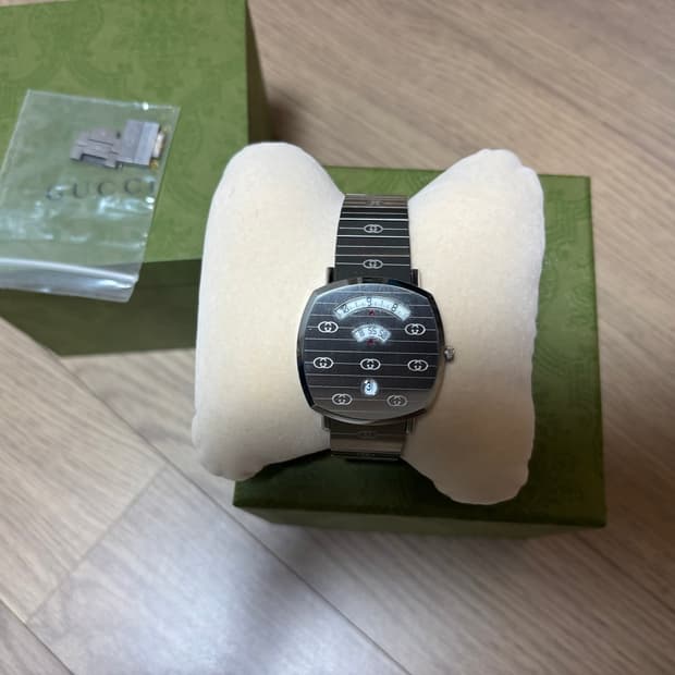 구찌 그립시계 실버메탈시계 남여공용 38mm