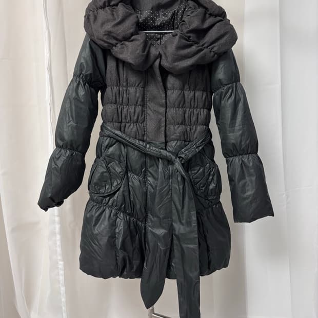 NATURAL FIT 셔링 슬림 페미닌 패딩