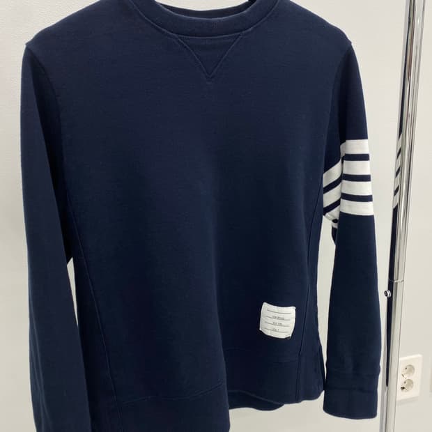 톰브라운 맨투맨 